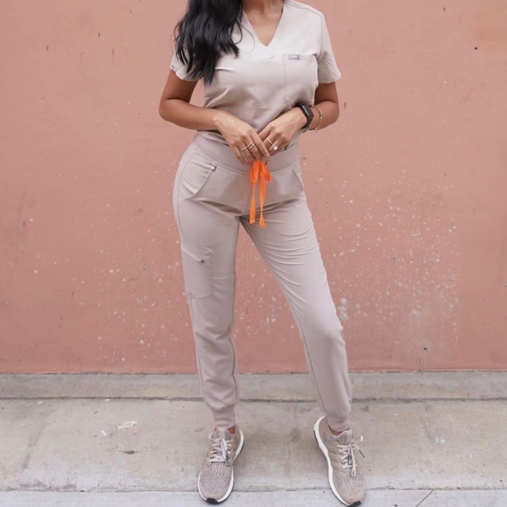 FIGS- Zamora Jogger and Catalina Top Set